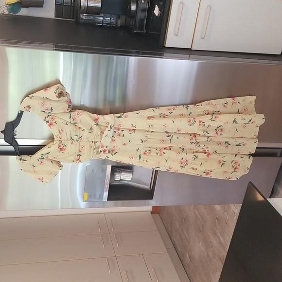 💕PALOMA BLUE💕 Evie Gathered Floral-Print Crepe Midi Dress Yellow Medium M NWOT - Picture 11 of 16